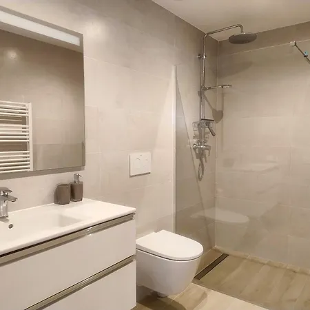 Aura Apartment *